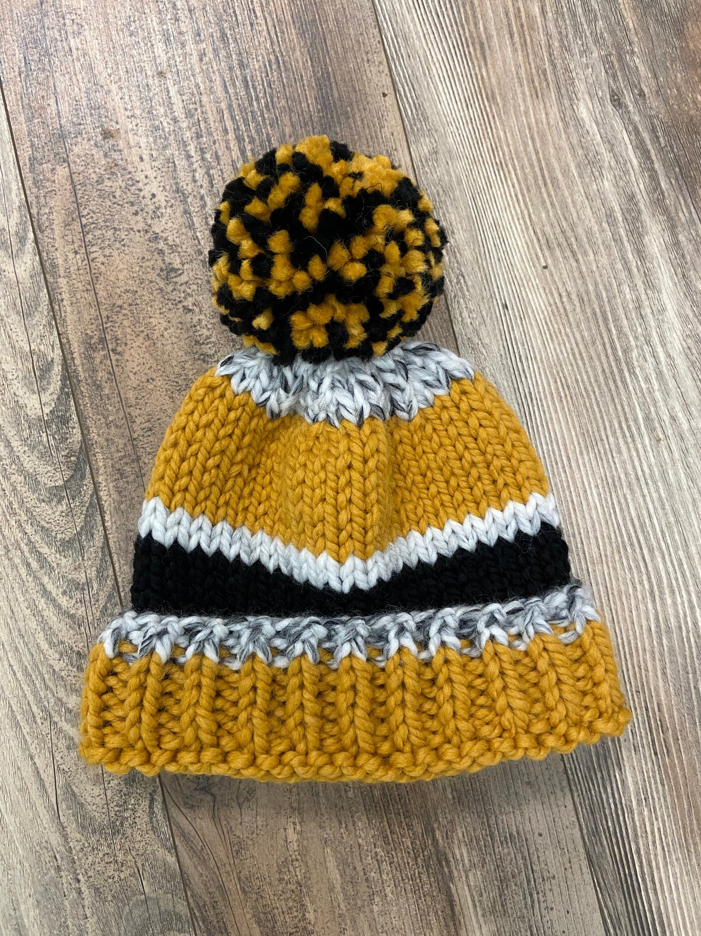 Knitting pattern| School/ Team Spirit hat knitting Pattern| Hat knitting pattern| Beanie knitting pattern | Easy knitting pattern