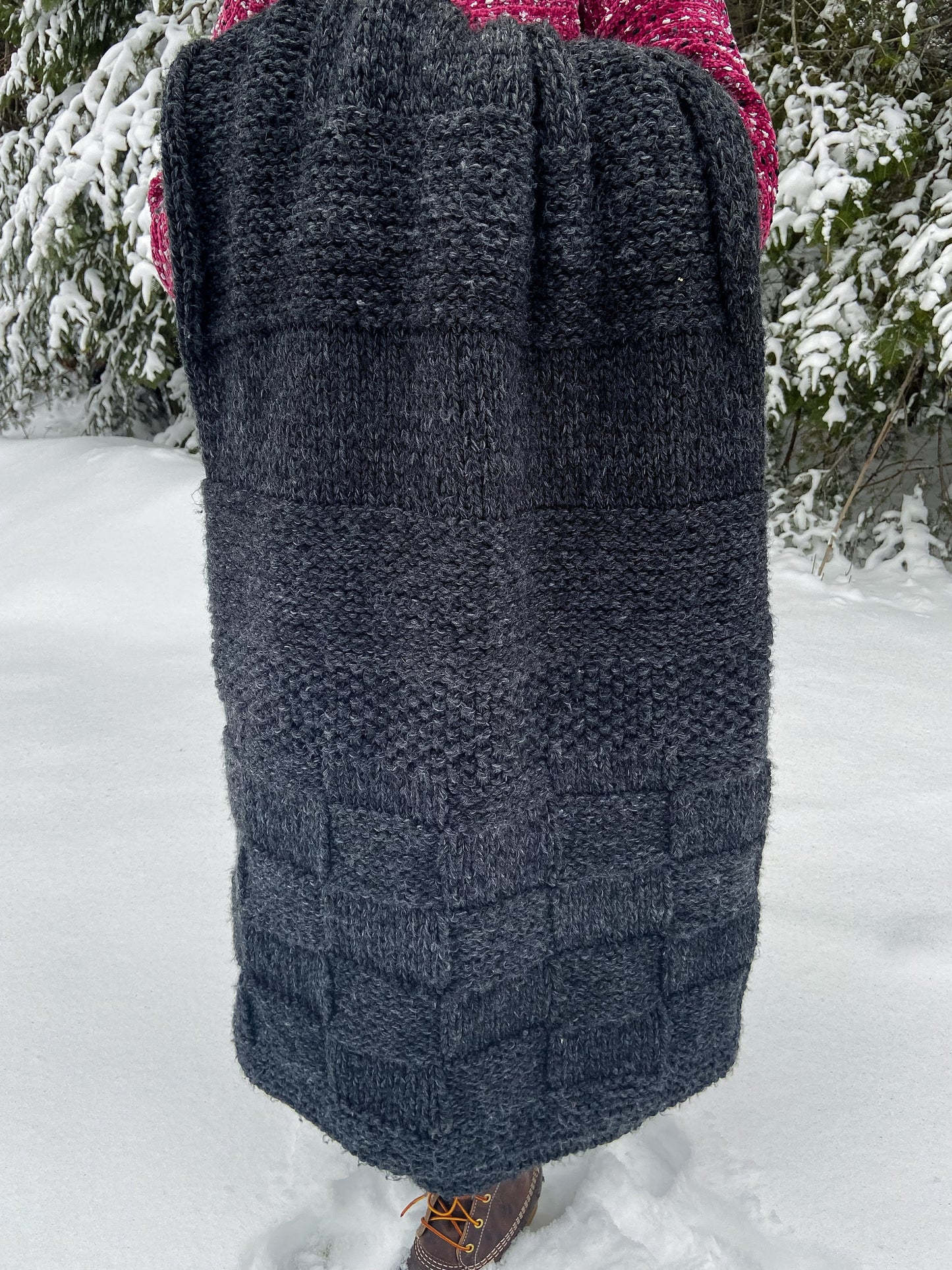 Checkerboard Squares knit blanket knitting pattern; geometric super bulky knitting pattern